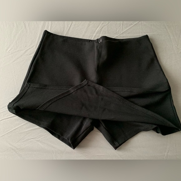 Black short length skort - Picture 2 of 4